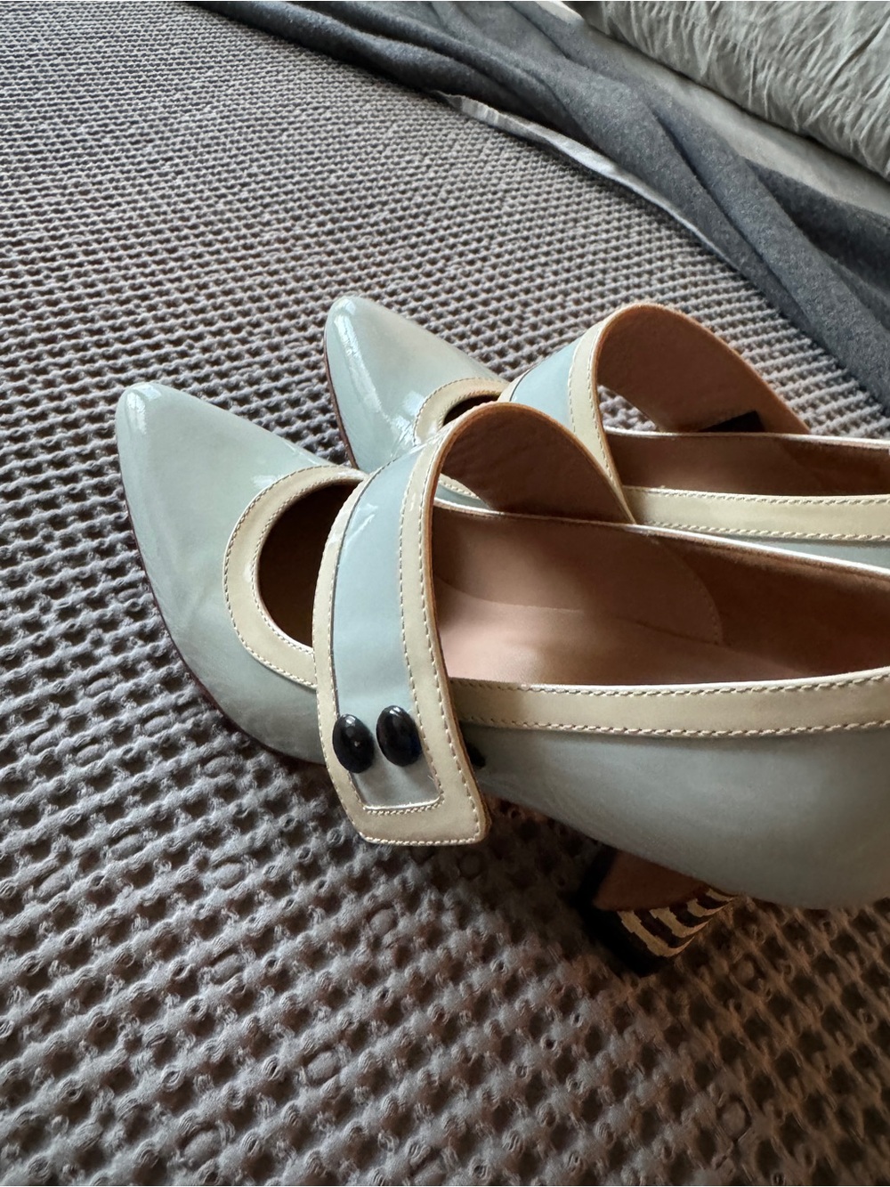 VINTAGE 1960’s John Fluevog Pale Blue Patent Mary Jane Pumps with Striped Heel - Picture 3 of 11